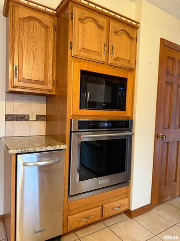 $325,000 | 14850 Ray Road, Rushville, IL 62681