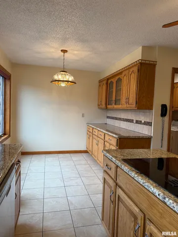 $325,000 | 14850 Ray Road, Rushville, IL 62681