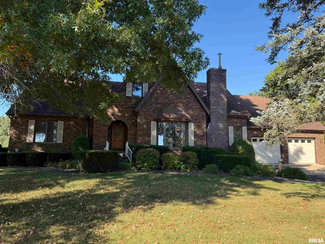 $325,000 | 14850 Ray Road, Rushville, IL 62681