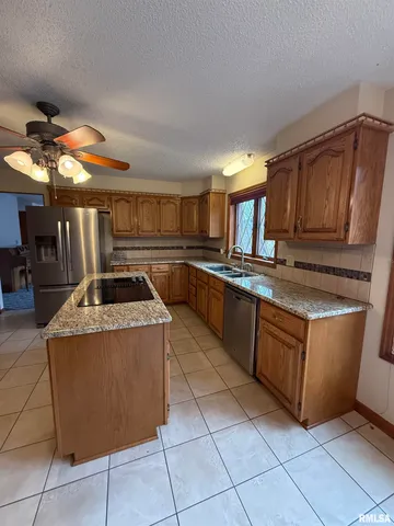 $325,000 | 14850 Ray Road, Rushville, IL 62681