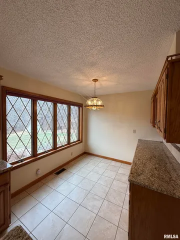 $325,000 | 14850 Ray Road, Rushville, IL 62681