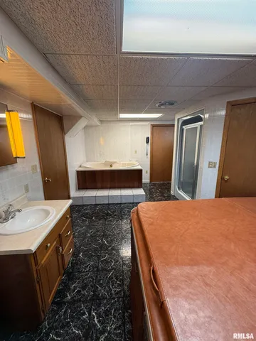 $325,000 | 14850 Ray Road, Rushville, IL 62681