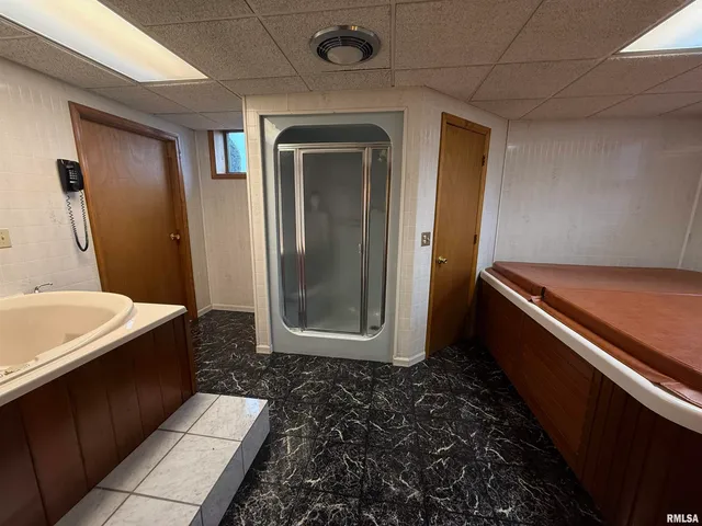 $325,000 | 14850 Ray Road, Rushville, IL 62681