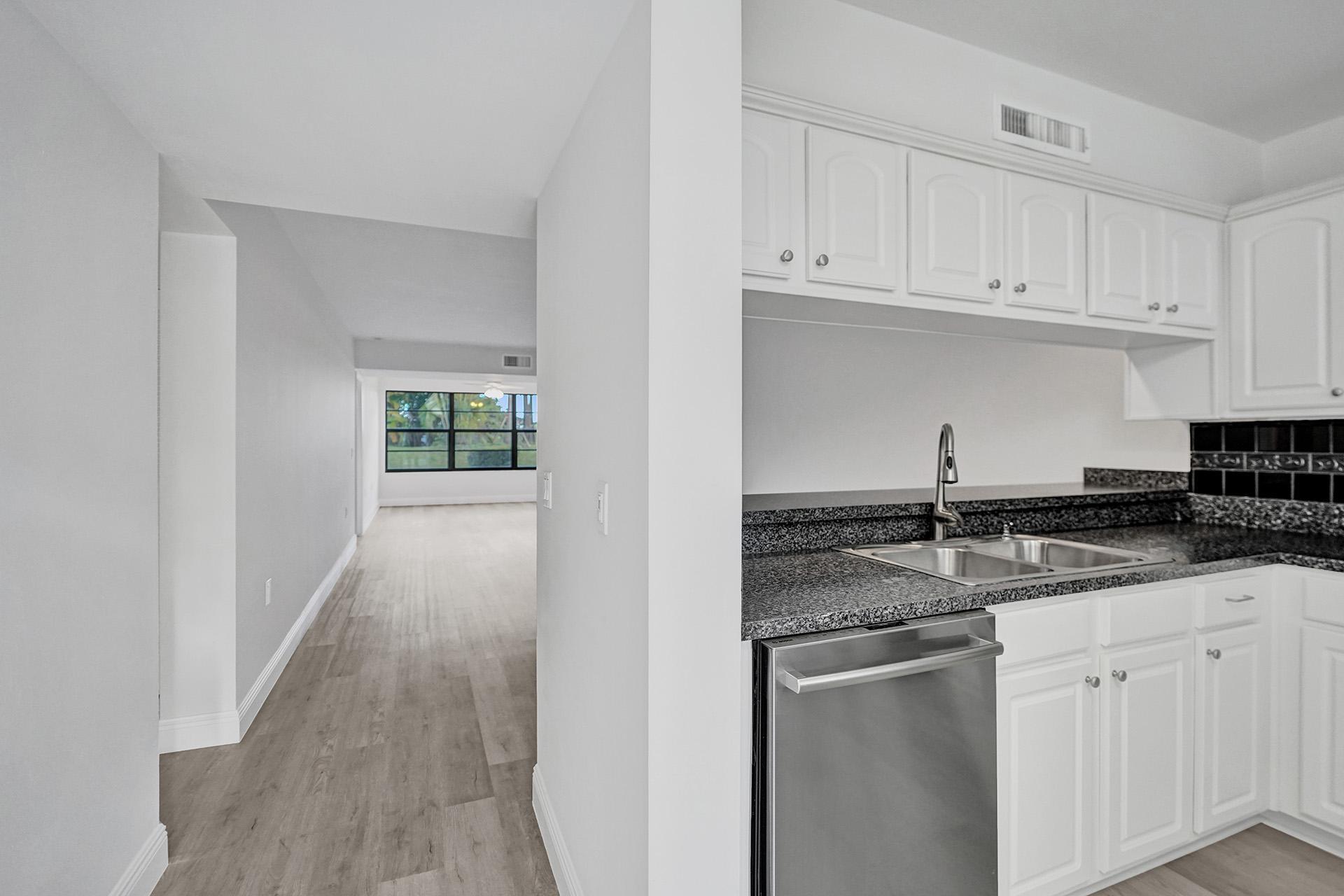 6061 Balboa Circle, Unit 103 Boca Raton, FL 33433 - Photo 5 of 34 DSC03345