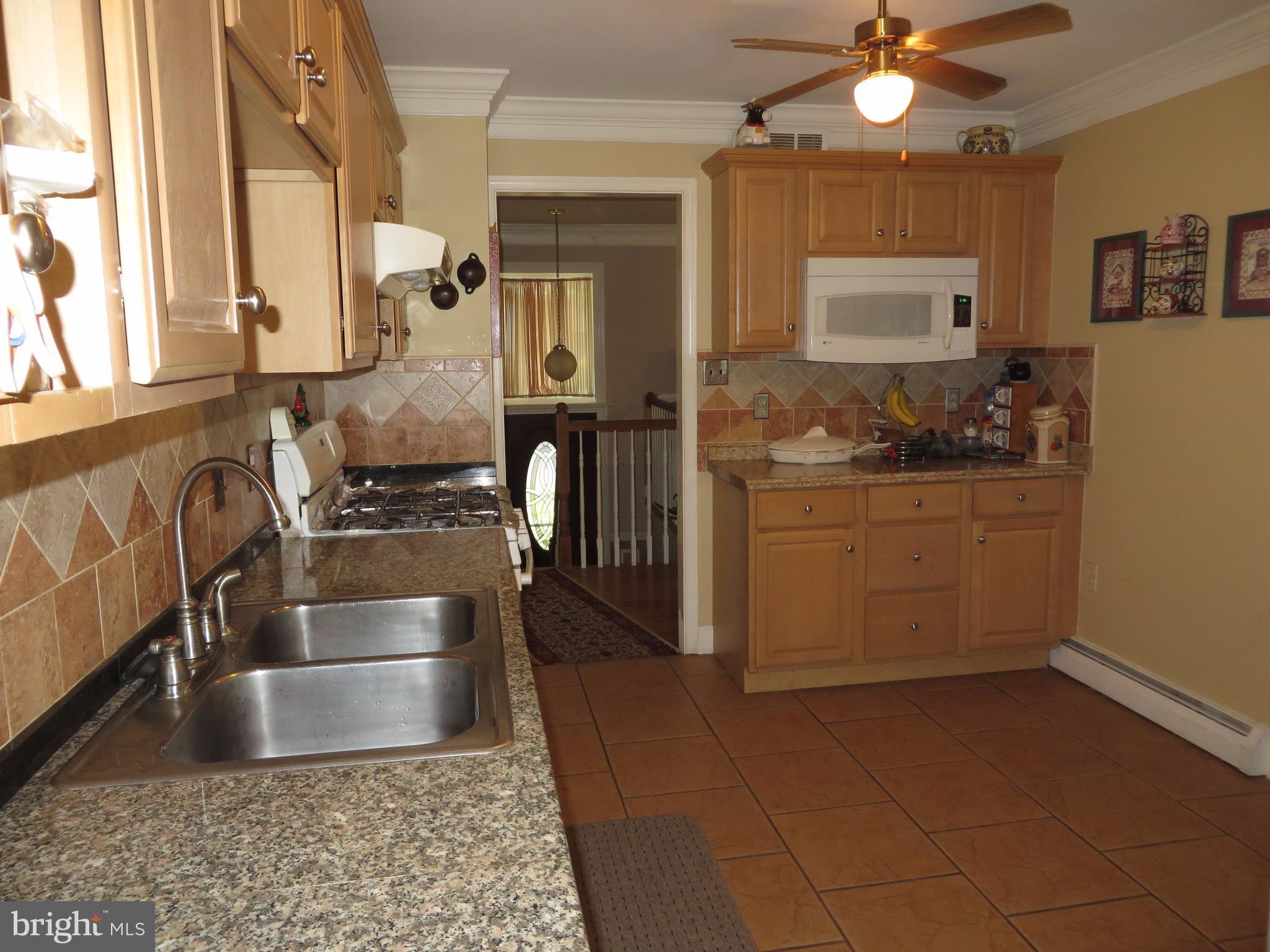 13411 Kingsman Road Woodbridge, VA 22193 - Photo 5 of 16 Kitchen
