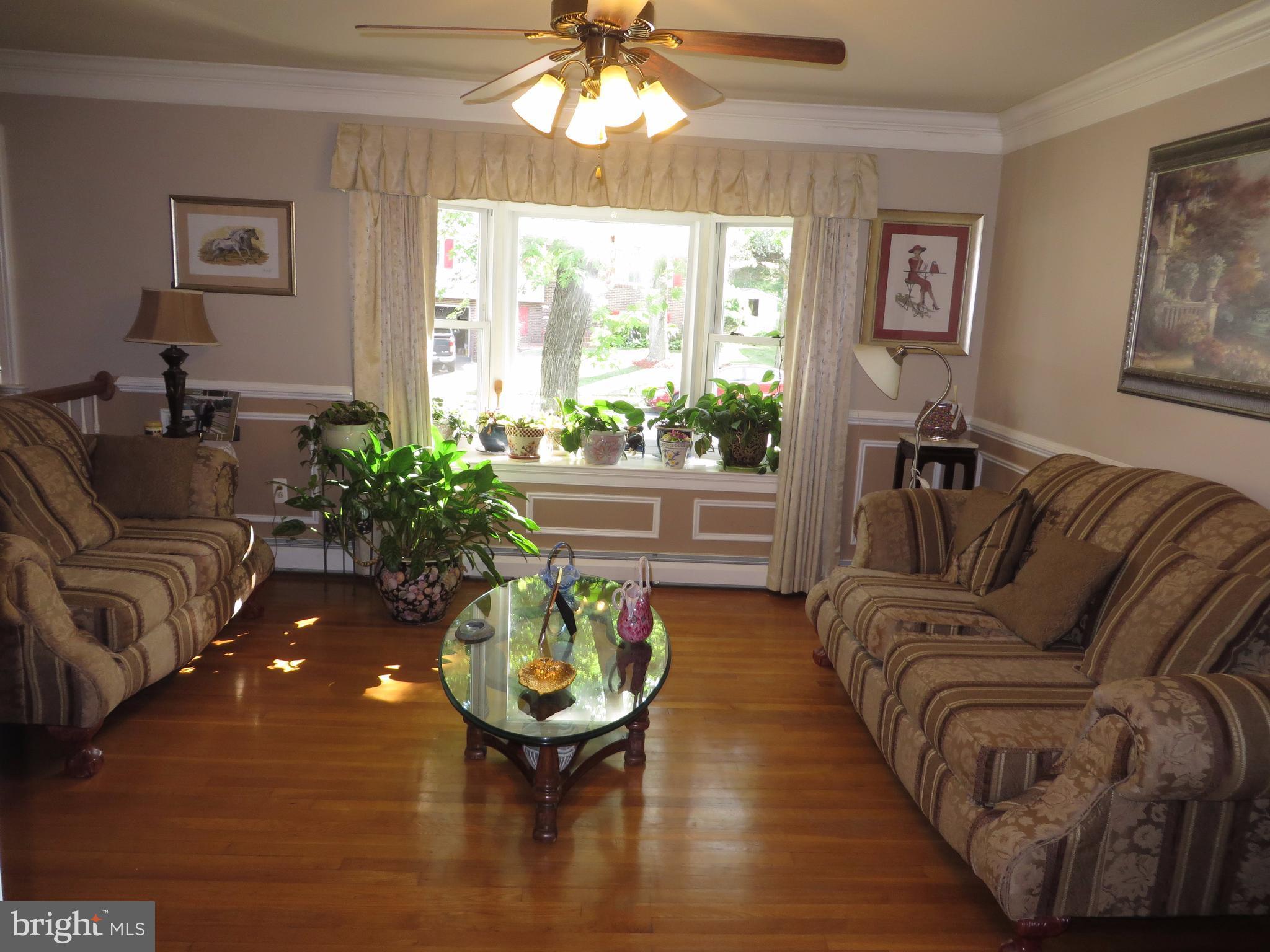 13411 Kingsman Road Woodbridge, VA 22193 - Photo 8 of 16 Living Room
