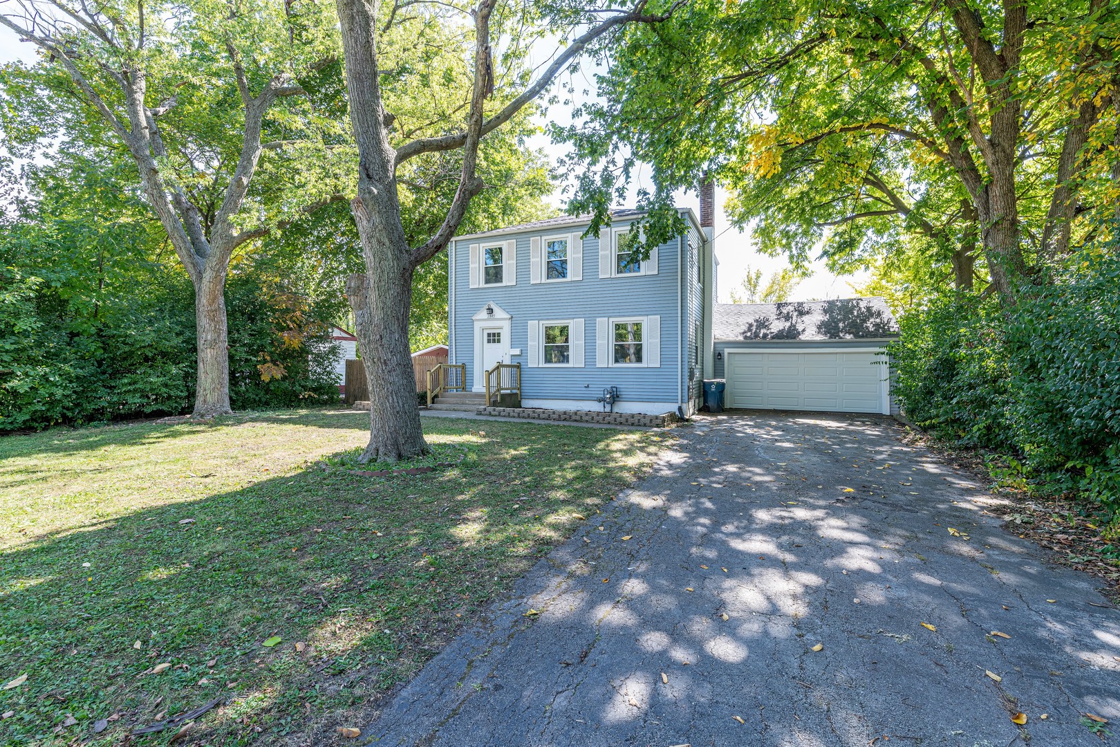 2845 Birch Road Homewood, IL 60430 - Photo 3 of 36 a view of a house with backyard and a tree