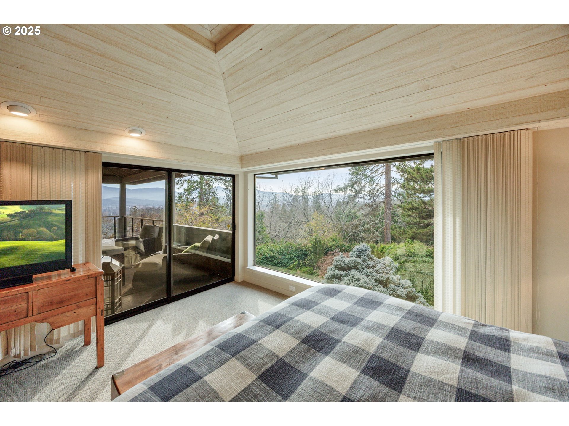 1630 Northwest Olmar Drive Grants Pass, OR 97526 - Photo 34 of 42 a living room with furniture tv and a large window