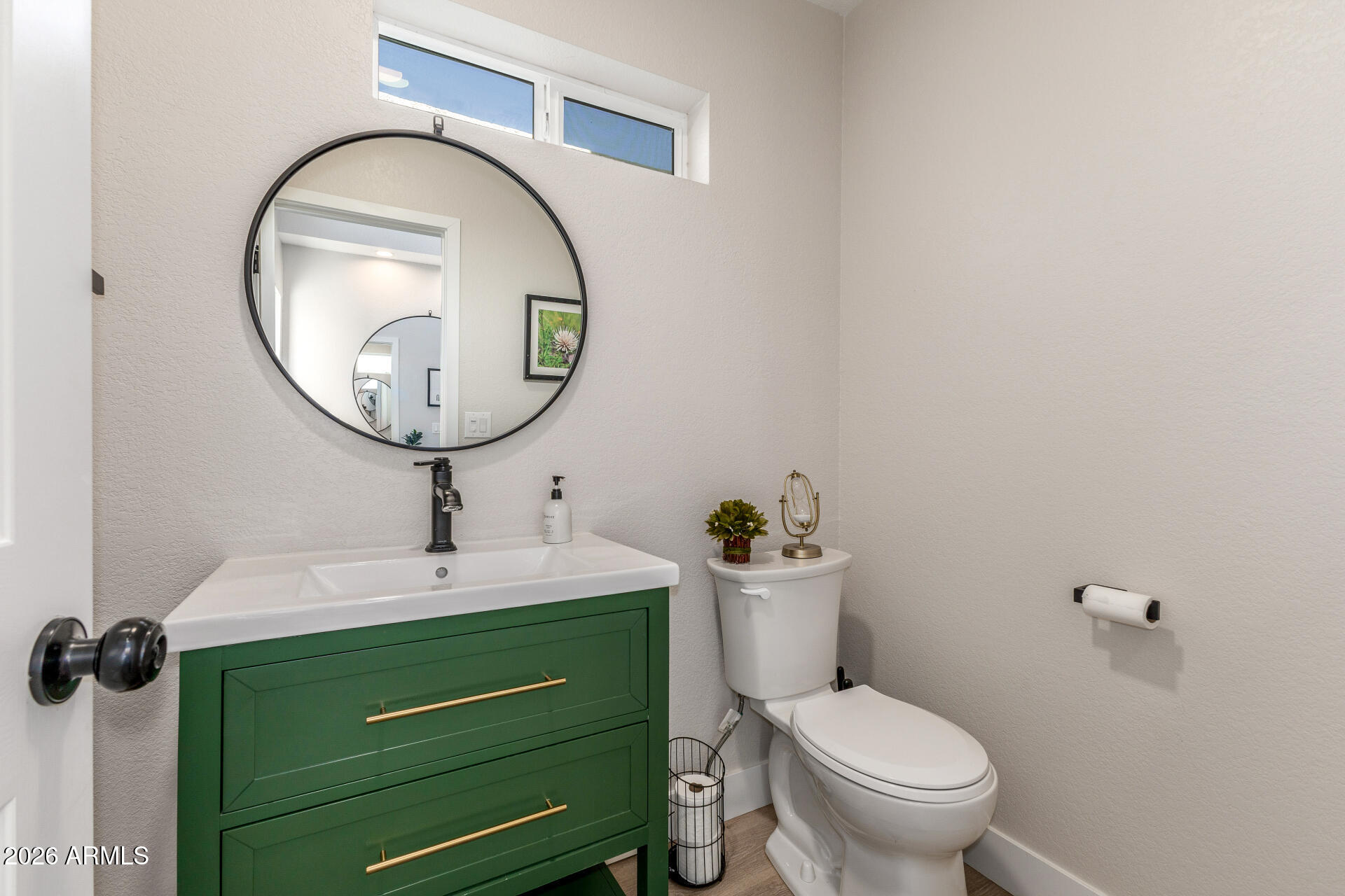 11629 North 40th Way Phoenix, AZ 85028 - Photo 19 of 47 a bathroom with a toilet sink and mirror