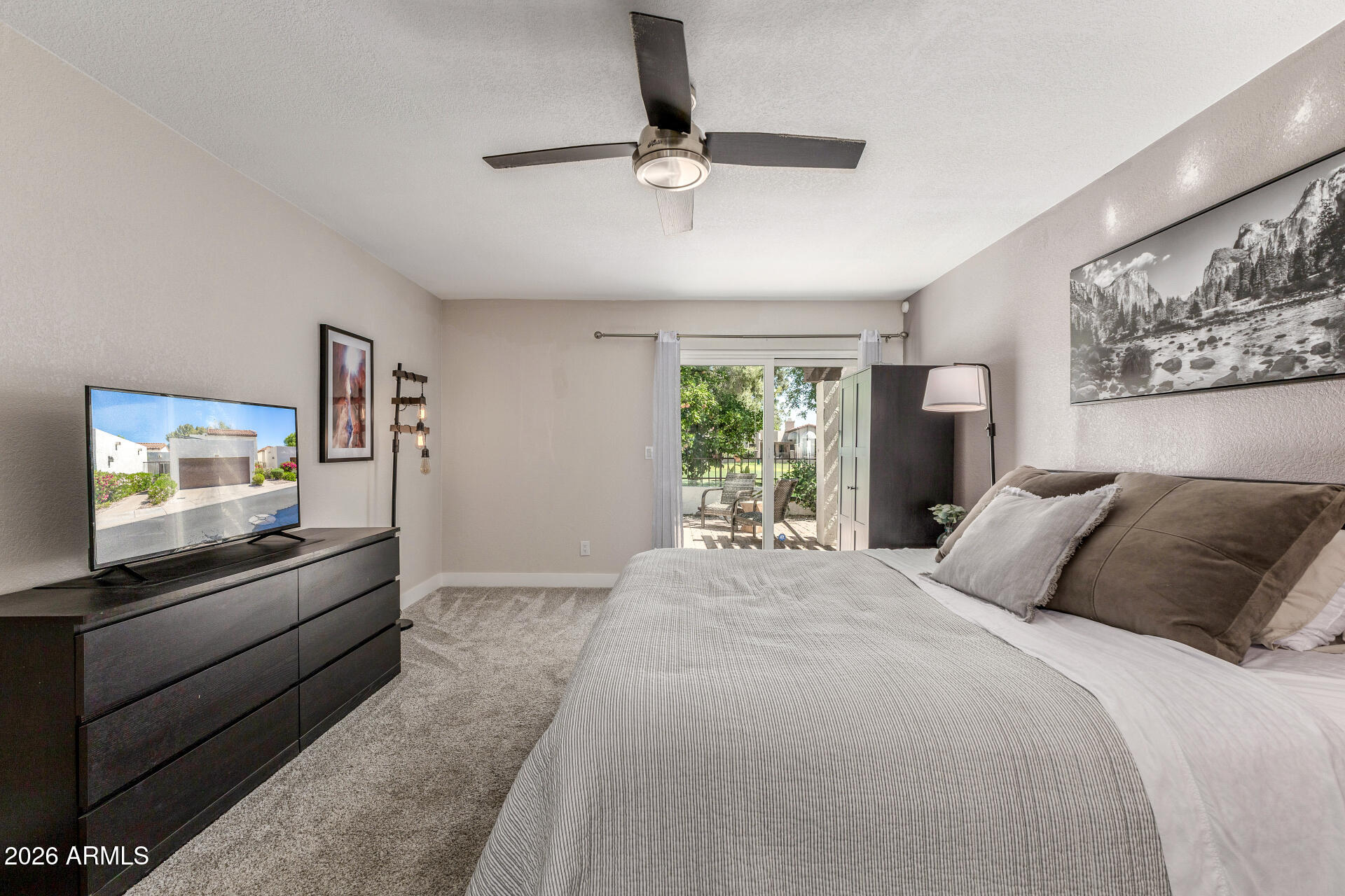 11629 North 40th Way Phoenix, AZ 85028 - Photo 21 of 47 a bedroom with a bed and a flat screen tv