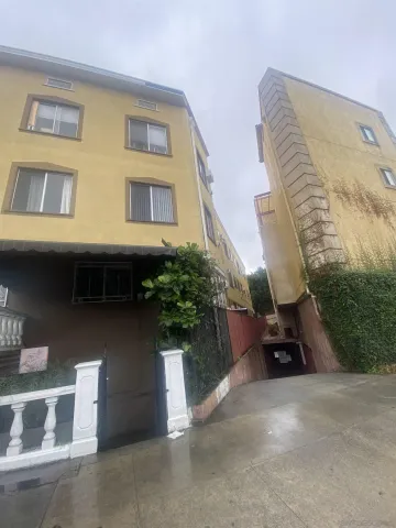 $1,700 | 2002 Sunset Boulevard, Los Angeles, CA 90026