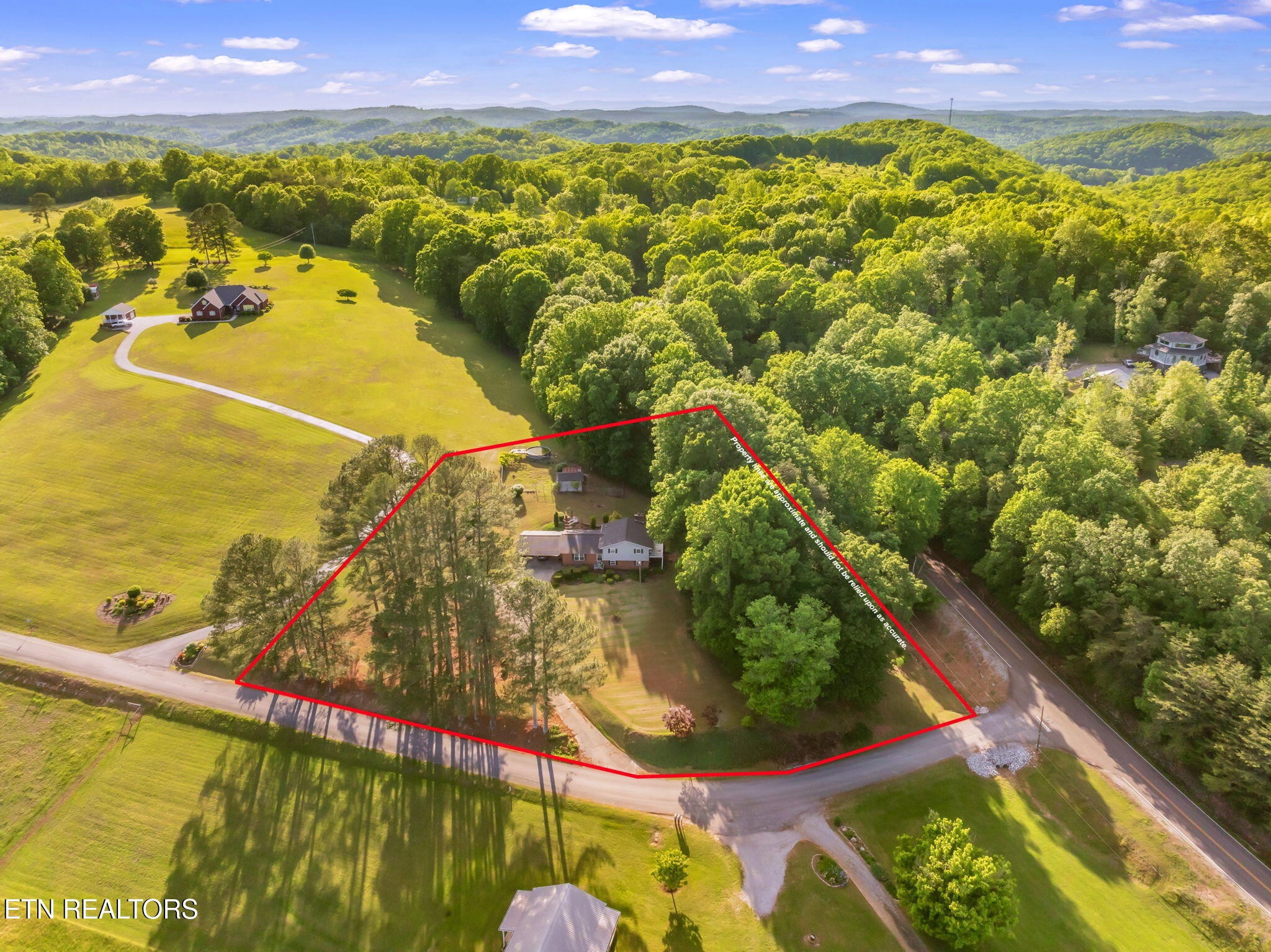 108 Pattie Gap Road Philadelphia, TN 37846 - Photo 2 of 59 Gallery Image 2
