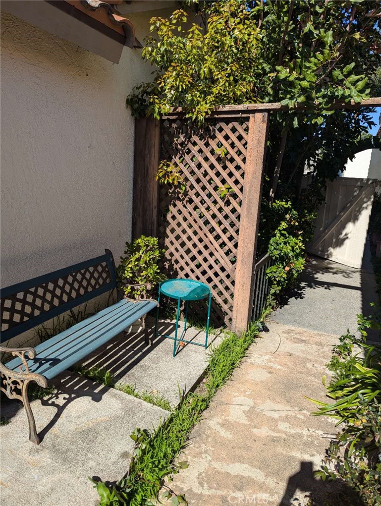 64 Tangerine Irvine, CA 92618 - Photo 28 of 32 a wooden bench sitting in front of a building