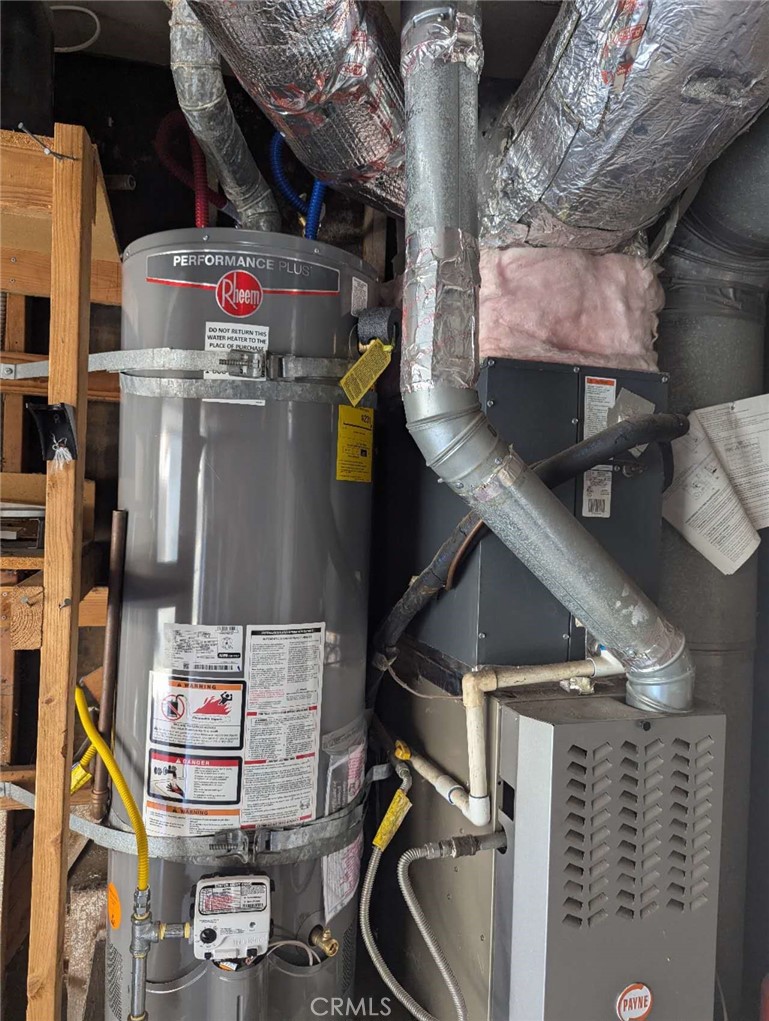 64 Tangerine Irvine, CA 92618 - Photo 30 of 32 a utility room with dryer and washer