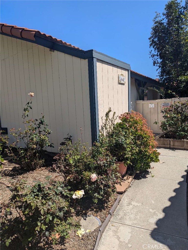 64 Tangerine Irvine, CA 92618 - Photo 3 of 32 a backyard of a house