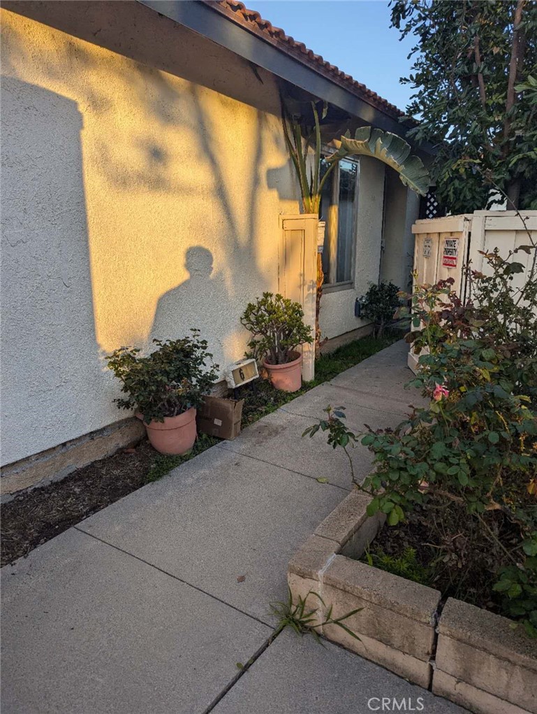 64 Tangerine Irvine, CA 92618 - Photo 4 of 32 a front view of a house with a yard