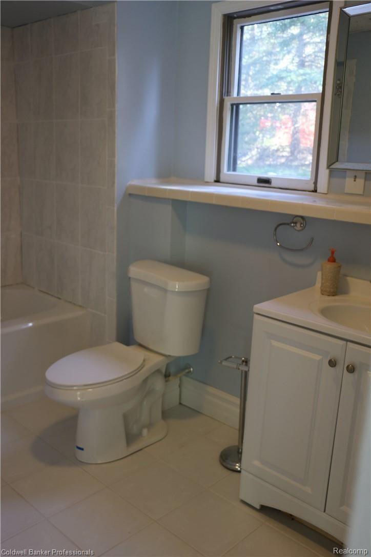 1114 South Kern Road Fowlerville, MI 48836 - Photo 33 of 56 Updated lower level full bath.