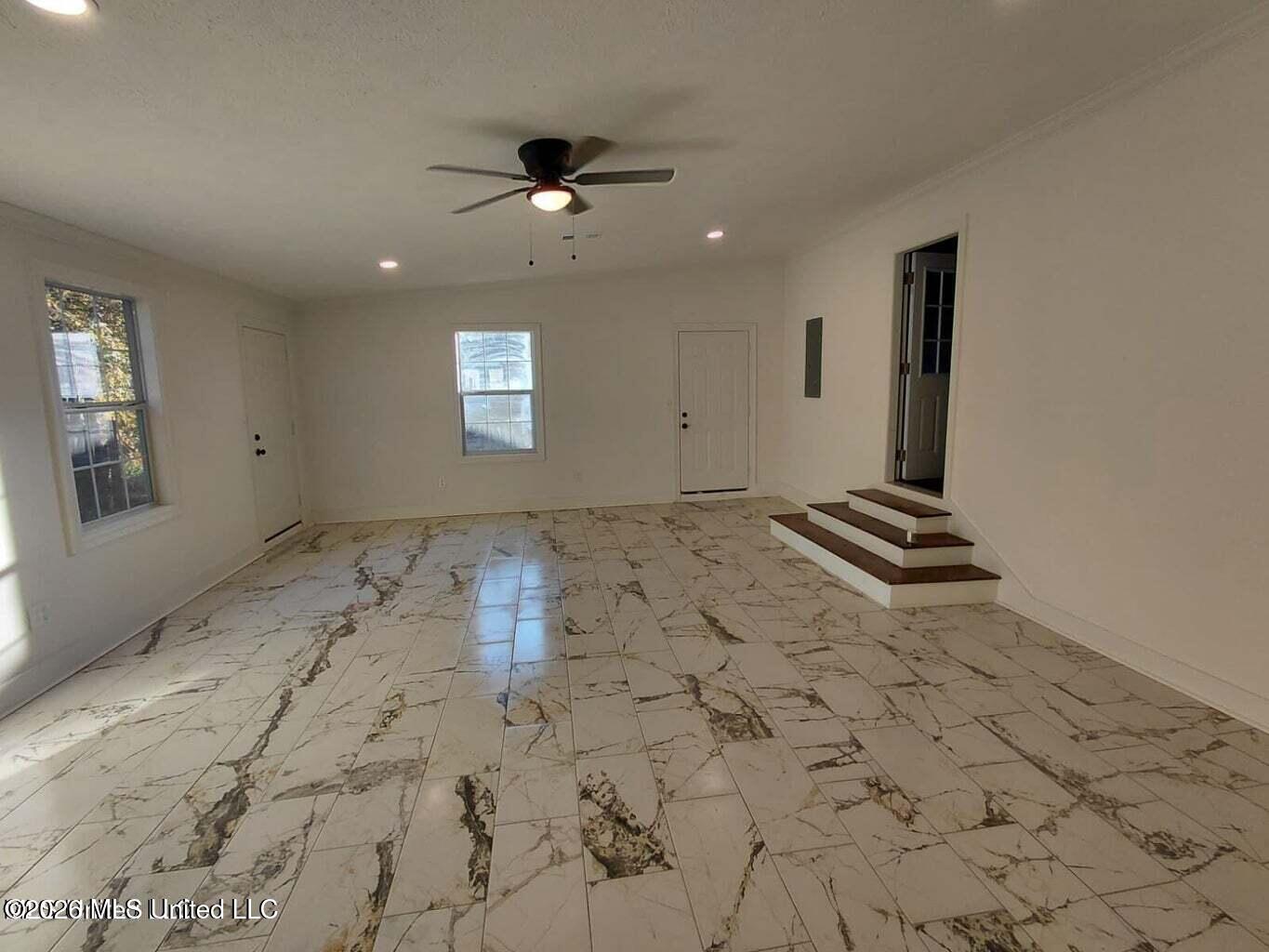 352 Beverly Circle Crystal Springs, MS 39059 - Photo 17 of 24 Living Room