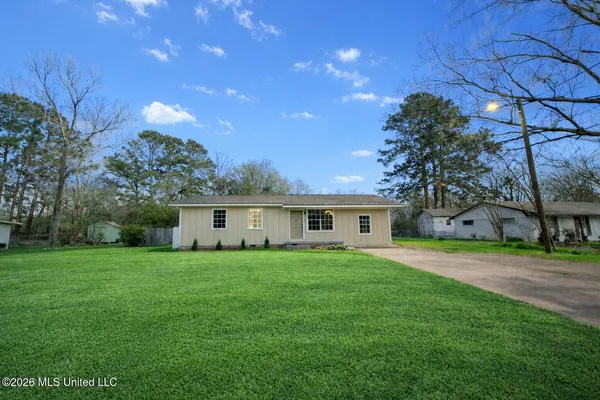 $250,000 | 352 Beverly Circle, Crystal Springs, MS 39059