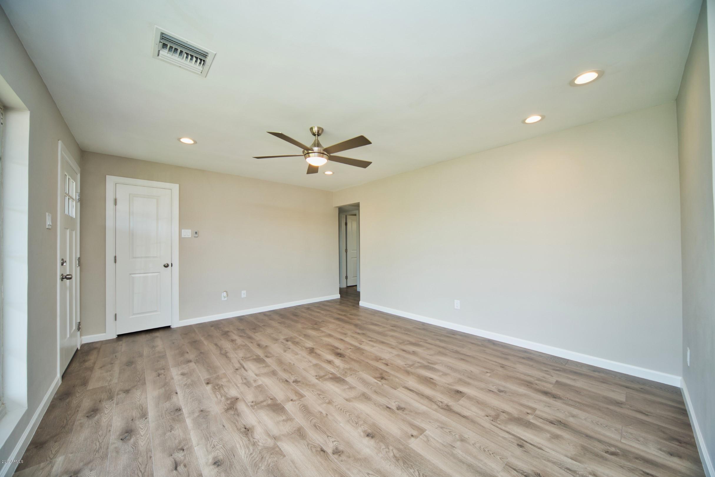 27 West Harwell Rd. Phoenix, AZ 85041 - Photo 9 of 32 IMG_8314_4_3 (Custom)