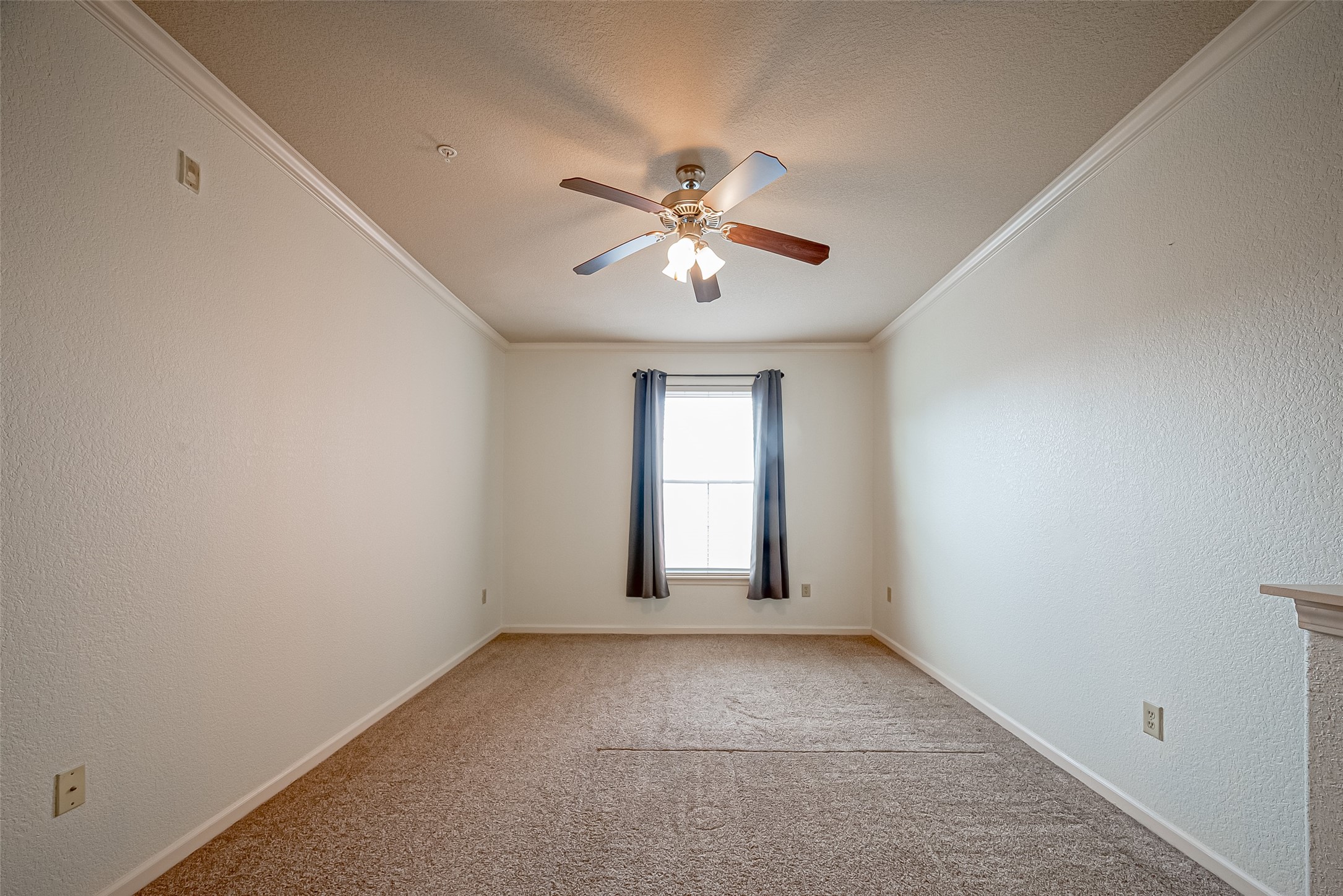 1711 Old Spanish Trail, Unit 303 Houston, TX 77054 - Photo 16 of 37 a view of n empty room with a window