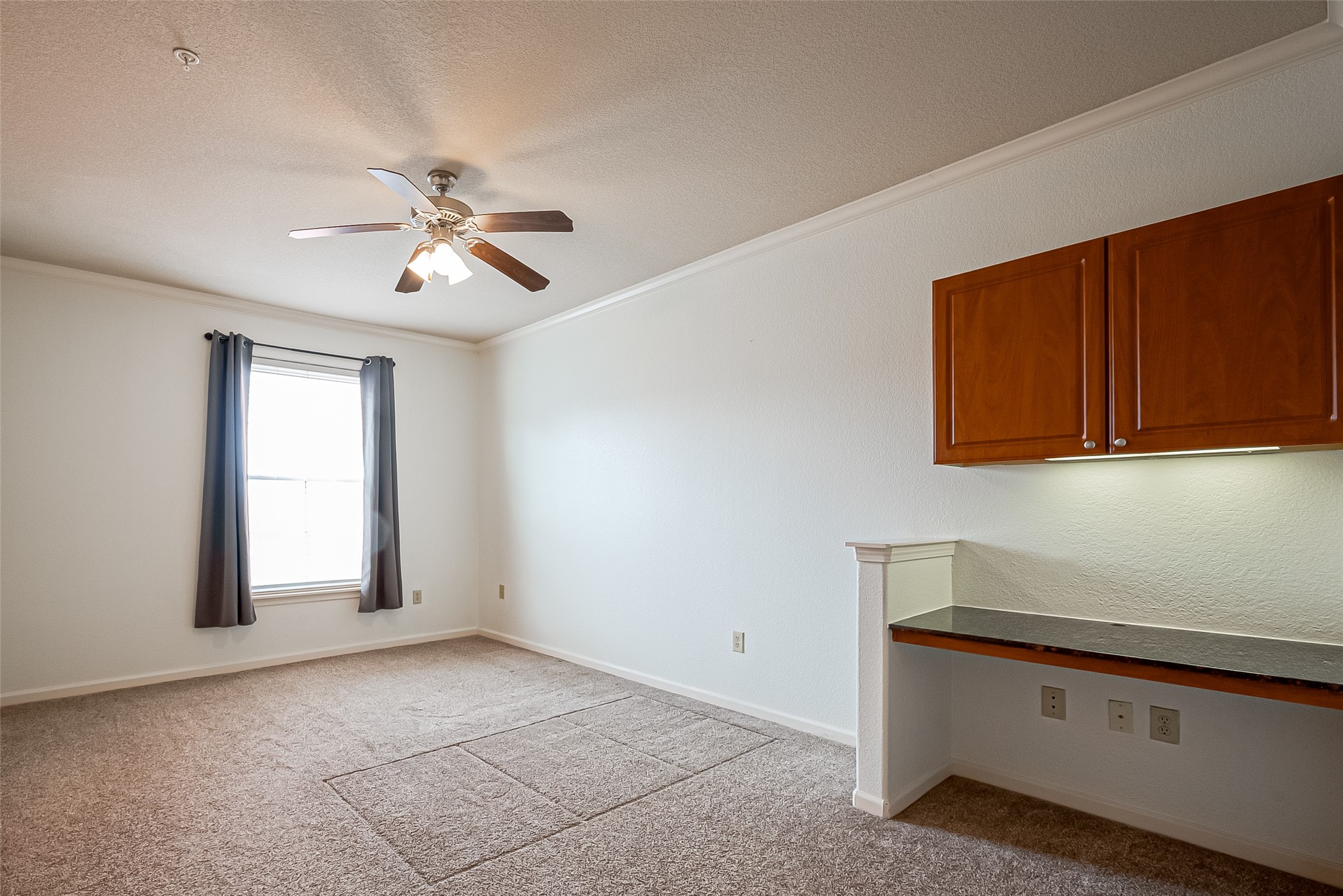 1711 Old Spanish Trail, Unit 303 Houston, TX 77054 - Photo 24 of 37 a view of entryway with microwave