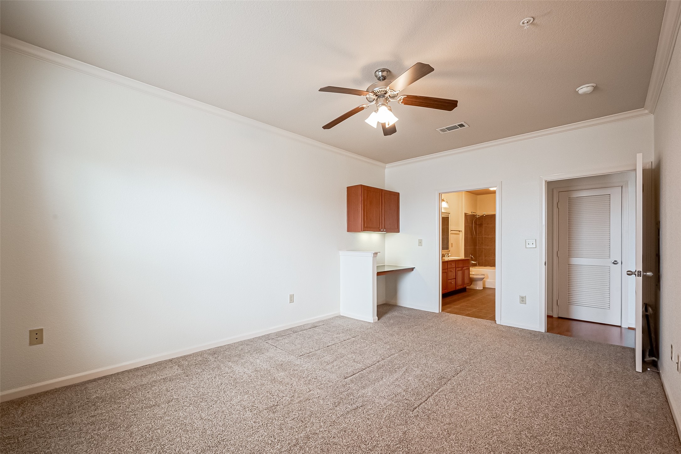 1711 Old Spanish Trail, Unit 303 Houston, TX 77054 - Photo 25 of 37 a view of a livingroom with a flat screen tv