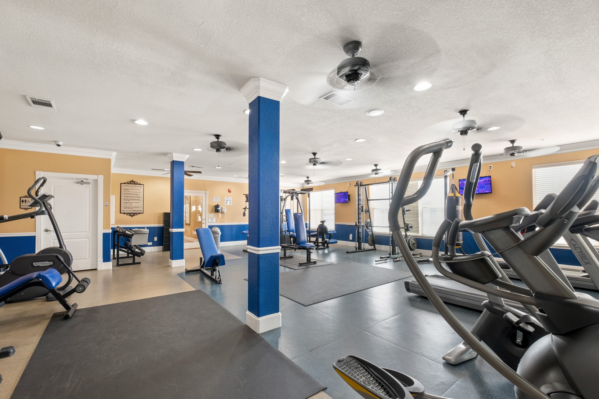 1711 Old Spanish Trail, Unit 303 Houston, TX 77054 - Photo 31 of 37 a view of a room with gym equipment