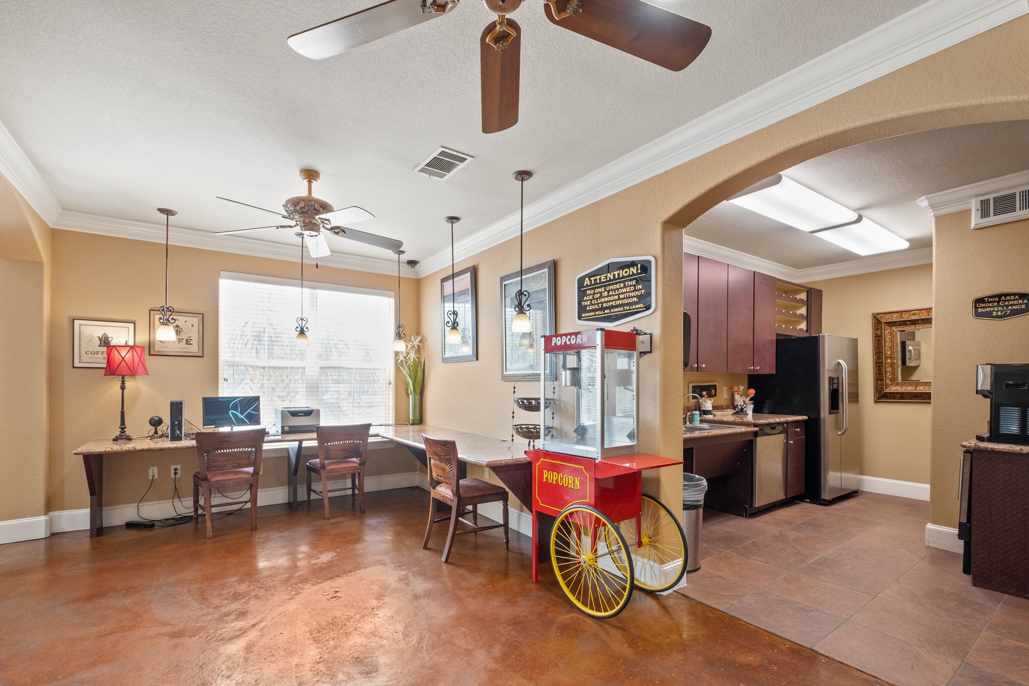 1711 Old Spanish Trail, Unit 303 Houston, TX 77054 - Photo 33 of 37 a view of a livingroom with furniture and a ceiling fan