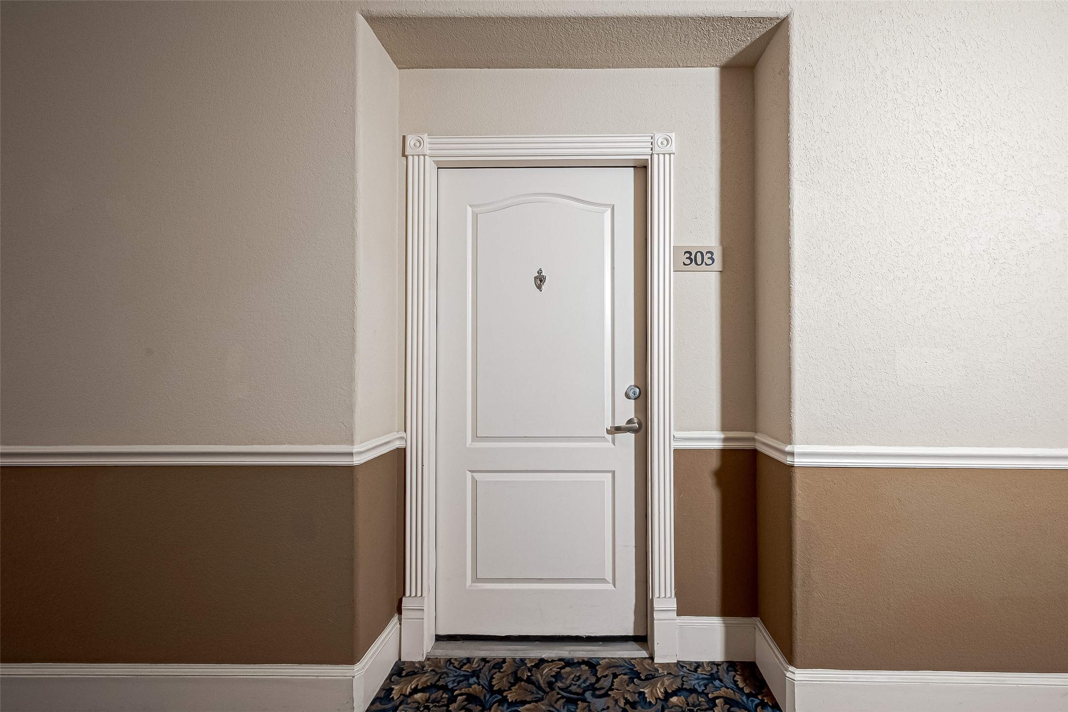 1711 Old Spanish Trail, Unit 303 Houston, TX 77054 - Photo 4 of 37 a view of a closet