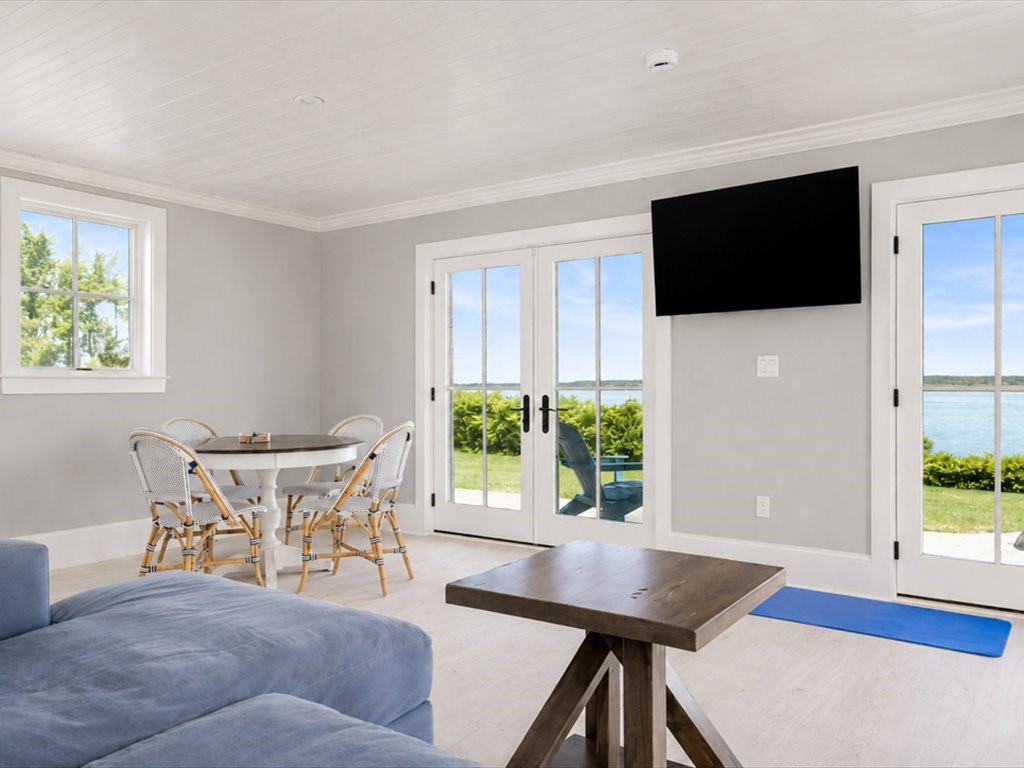 1058 East Shore Road Jamestown, RI 02835 - Photo 8 of 18 Gallery Image 8
