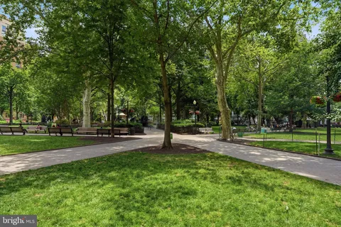 $439,999 | 220 West Rittenhouse Square, Unit 5D, Philadelphia, PA 19103