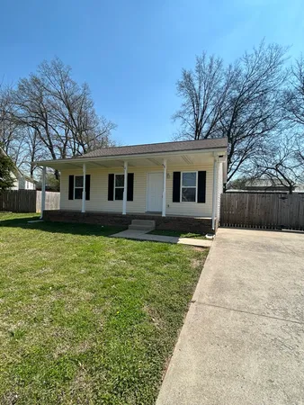 $1,250 | 1802 Harbor Drive, Oak Grove, KY 42262