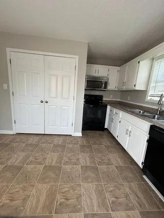 $1,250 | 1802 Harbor Drive, Oak Grove, KY 42262