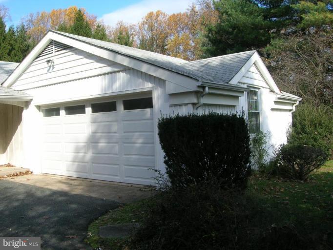 1020 Valewood Road Towson, MD 21286 - Photo 2 of 11 Garage 1