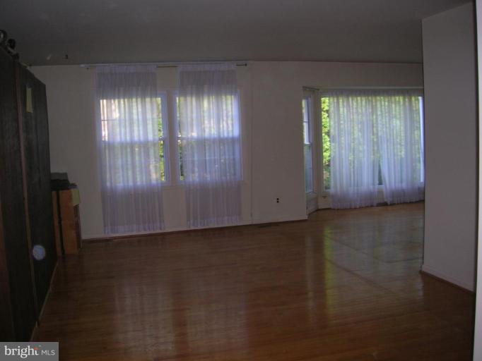 1020 Valewood Road Towson, MD 21286 - Photo 4 of 11 Living Room