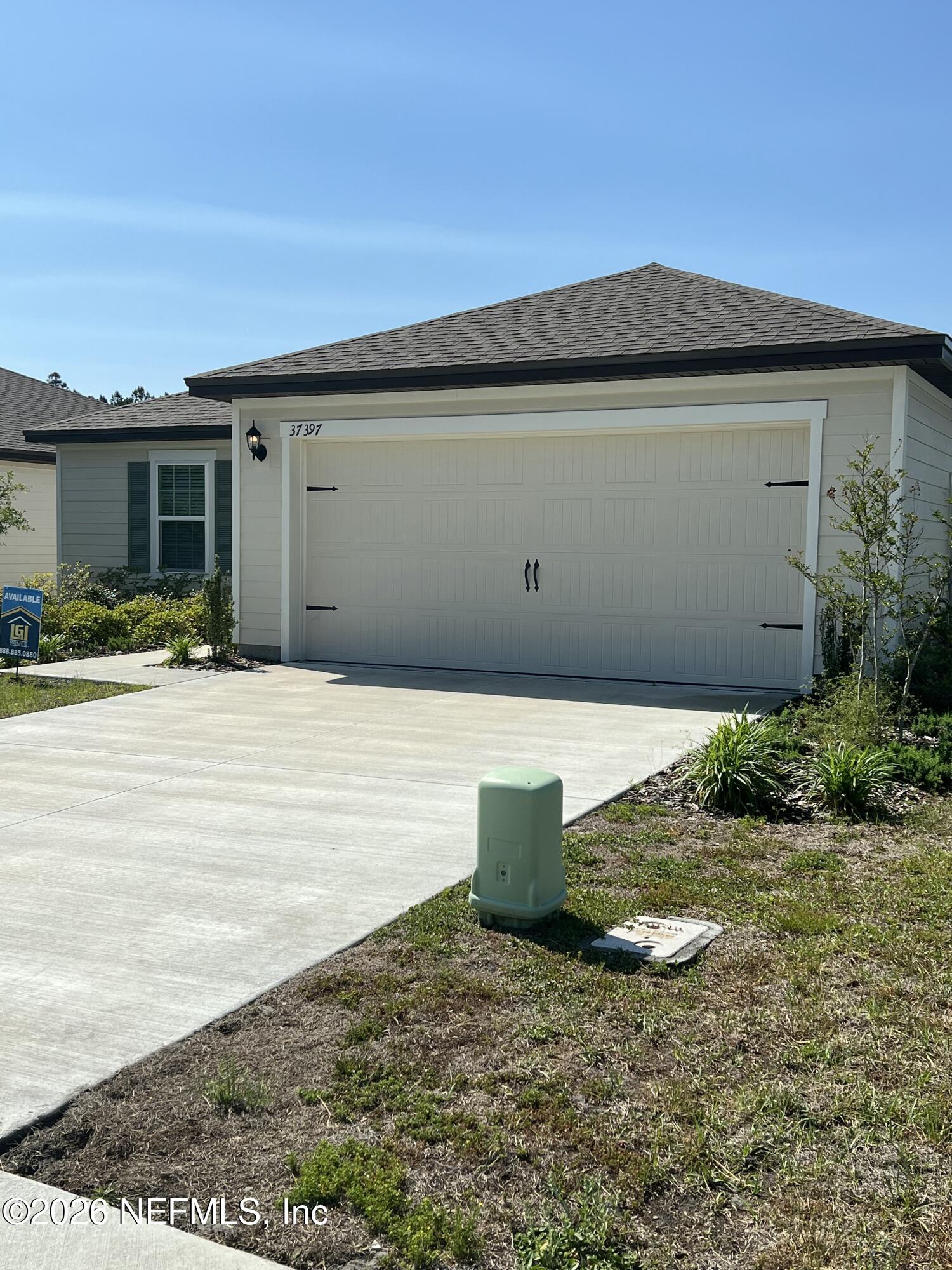 37397 Whisper Way Hilliard, FL 32046 - Photo 3 of 9 a backyard of a house