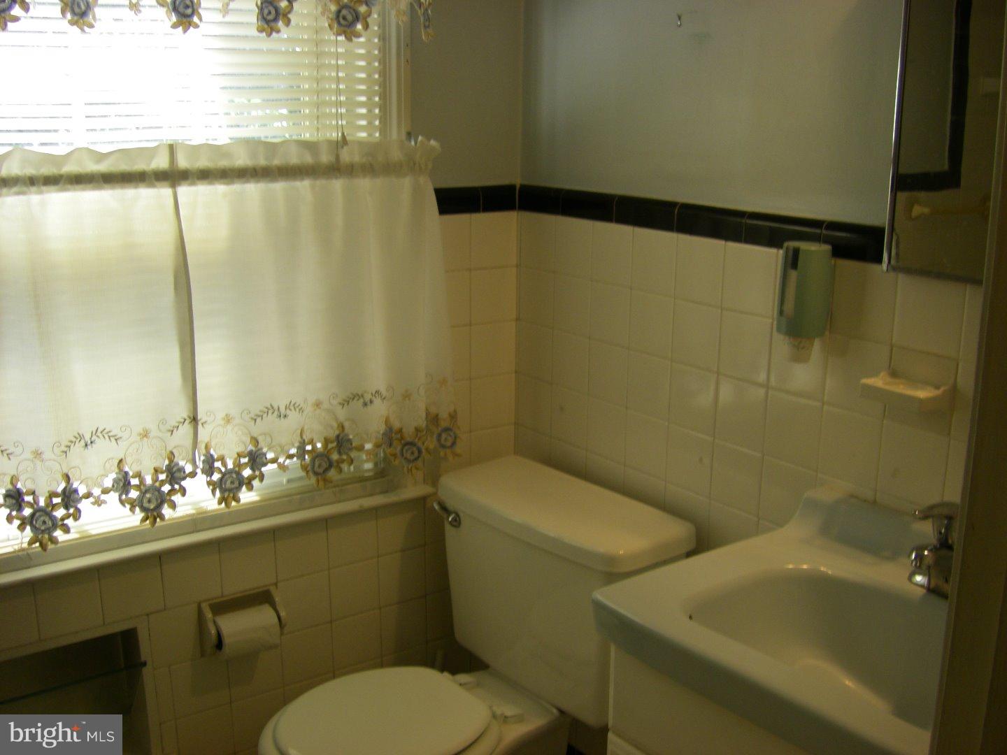509 Ridley Circle Morton, PA 19070 - Photo 22 of 25 Bathroom
