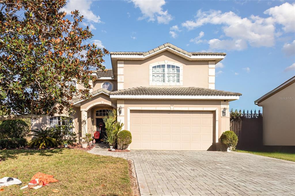 a view of a house with a yard