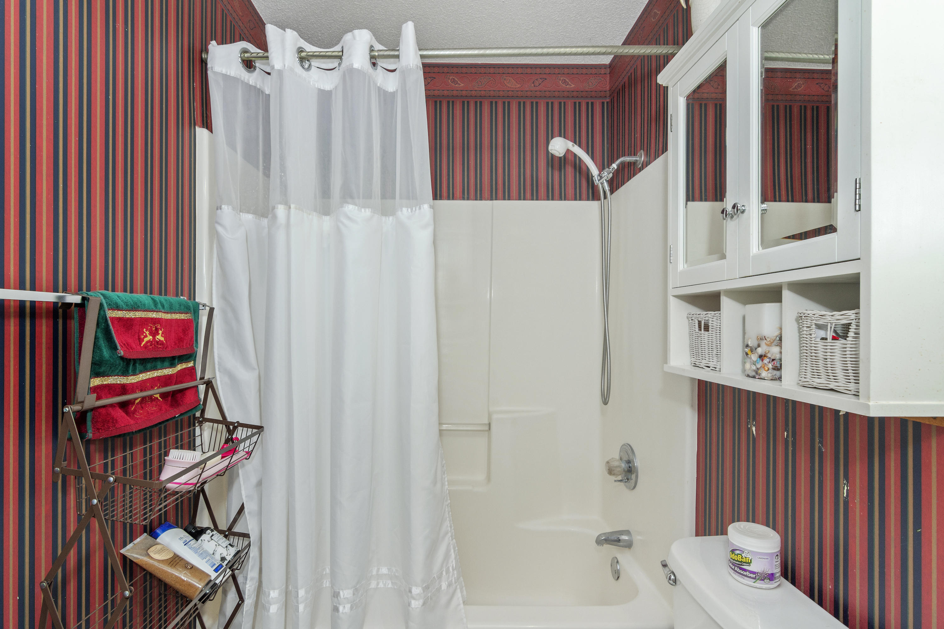 216 Brookmeade Drive Crestview, FL 32539 - Photo 19 of 29 a bathroom with a bathtub and a shower