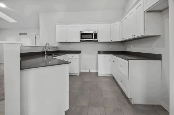 $2,600 | 3103 West 82nd Place, Unit 52B, Merrillville, IN 46410
