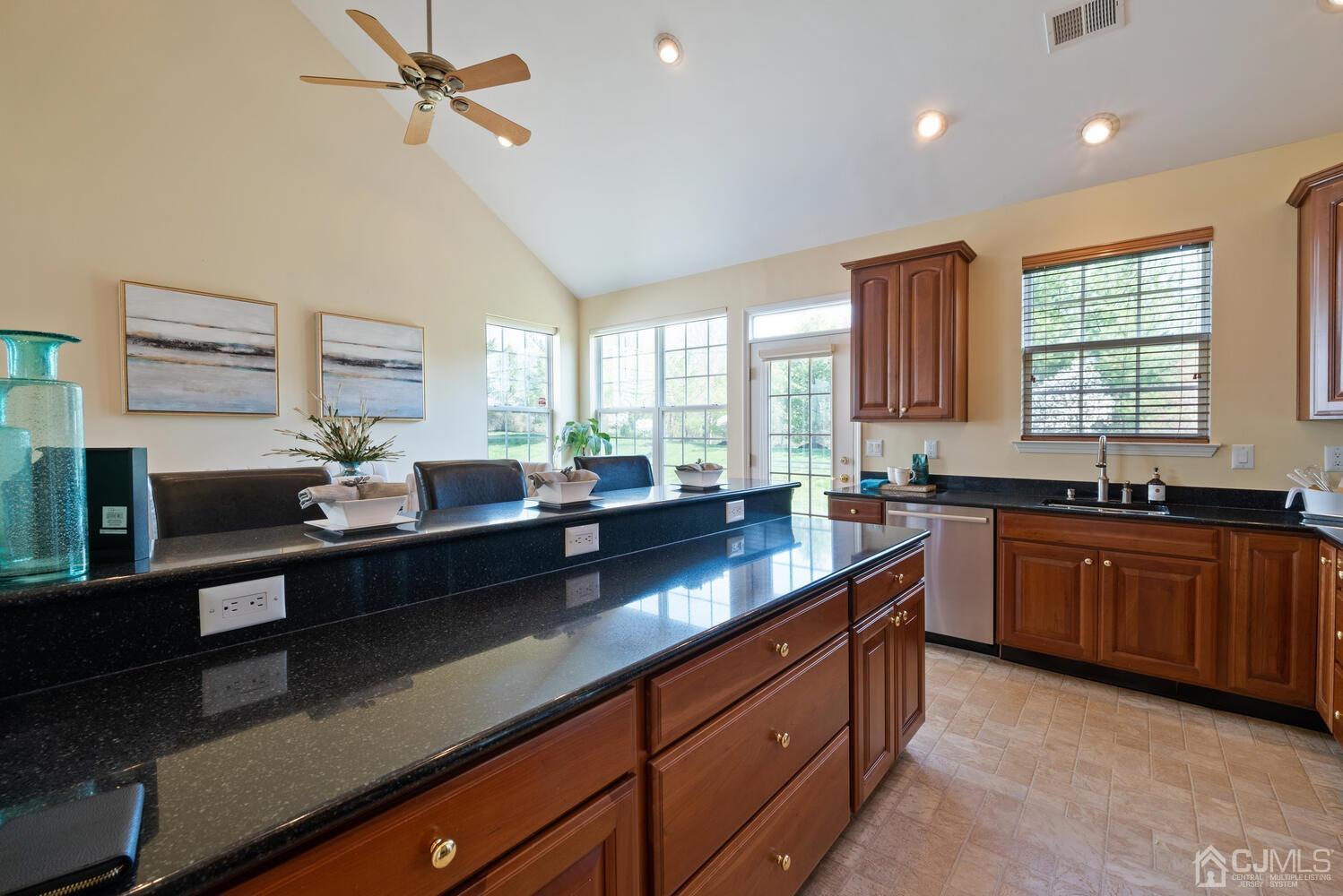 24 Pebble Creek Road Dayton, NJ 08810 - Photo 11 of 33 Gallery Image 11