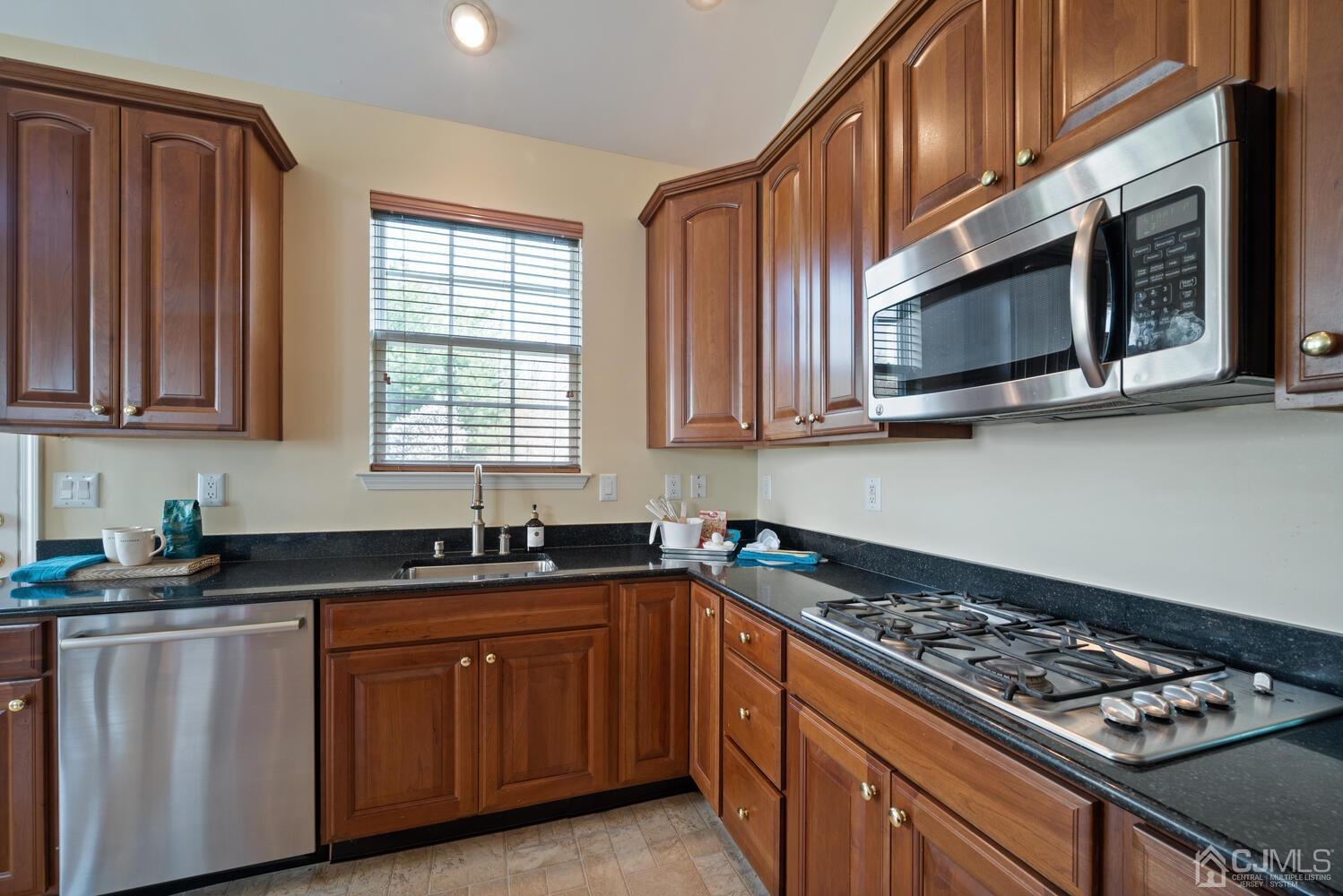 24 Pebble Creek Road Dayton, NJ 08810 - Photo 14 of 33 Gallery Image 14