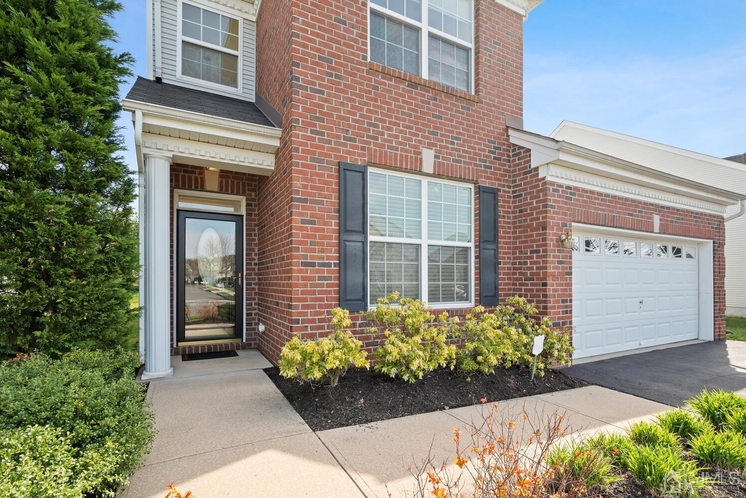 24 Pebble Creek Road Dayton, NJ 08810 - Photo 4 of 33 Gallery Image 4