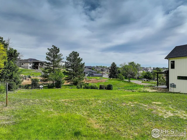 a view of a garden and basketball court
