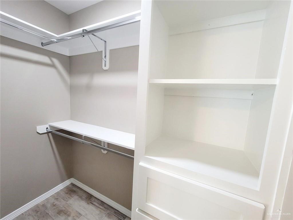 1420 Alta Vista Drive, Unit 4 Weslaco, TX 78596 - Photo 8 of 14 a bathroom with a bathtub