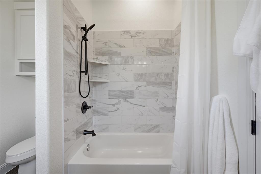 318 Arapahoe Ridge Weatherford, TX 76087 - Photo 28 of 40 Guest bathroom