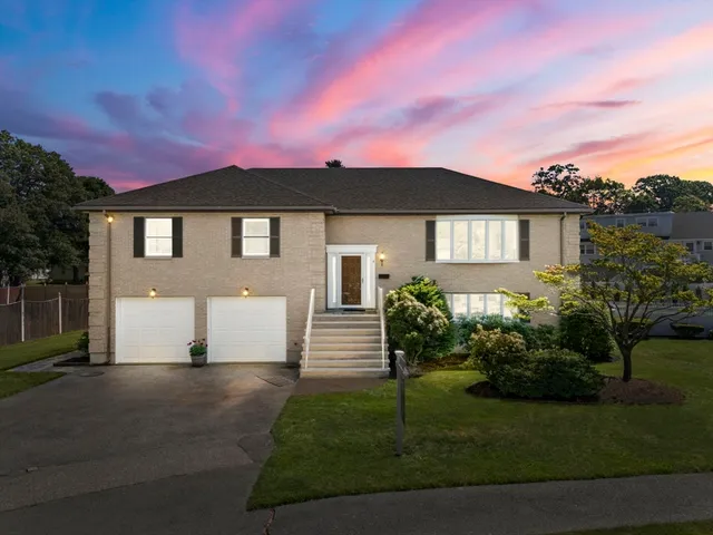 $1,300,000 | 6 Gavin Circle, Stoneham, MA 02180