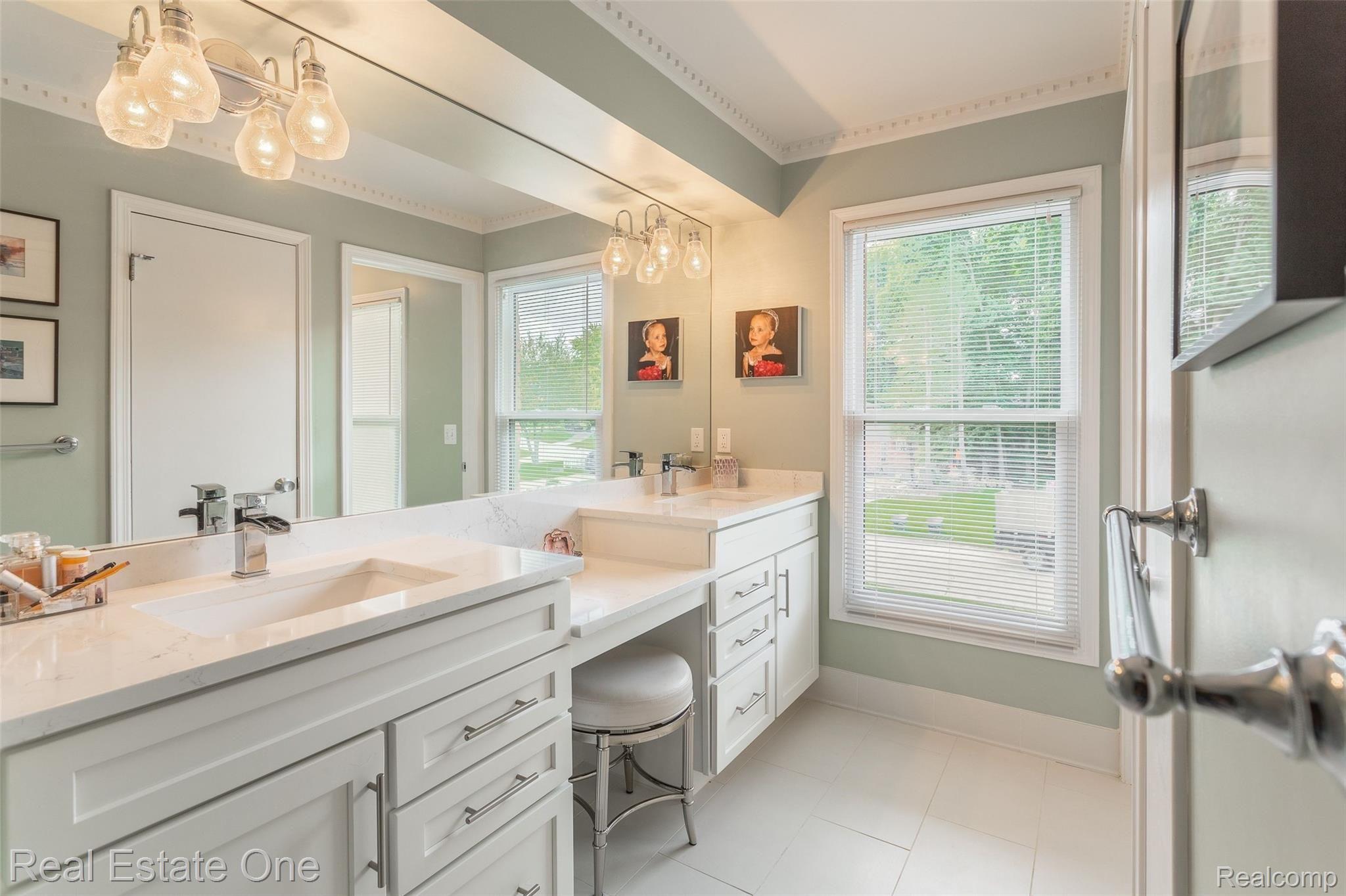 472 Streamview Court Rochester, MI 48309 - Photo 23 of 31 Newly redone Master Bathroom