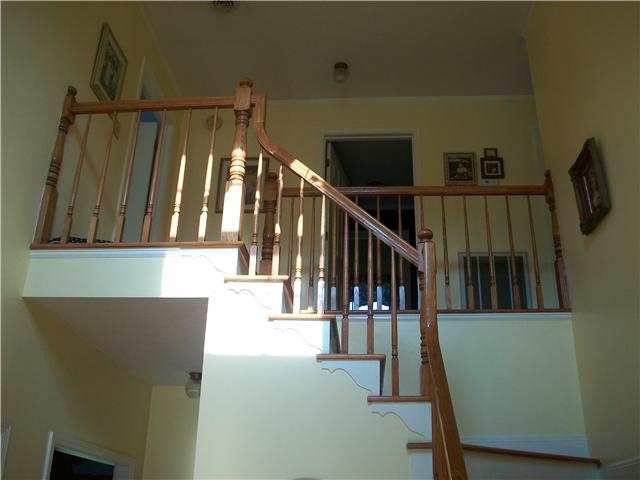 3050 Nicole Road Clarksville, TN 37040 - Photo 11 of 20 Exquisite staircase in entry foyer.